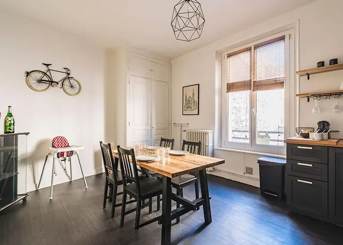 A - Pres De La Cathedrale - Fr-1-870-11