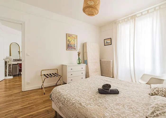 A - Pres De La Cathedrale - Fr-1-870-11 * Реймс