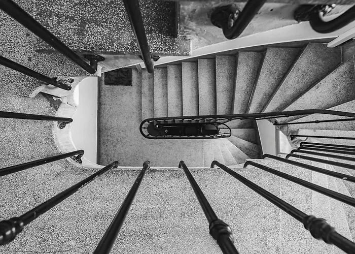 A - Pres De La Cathedrale - Fr-1-870-11 * Реймс